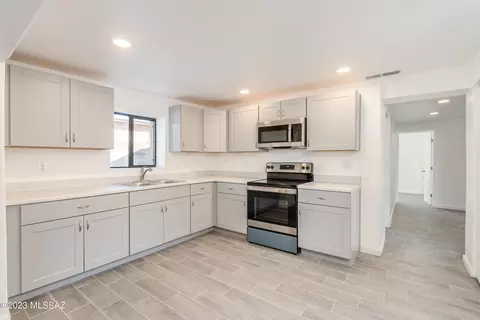 227 E 24th St, Tucson, AZ 85713 photo 4