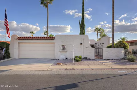 851 W Calle Del Regalo, Green Valley, AZ 85614