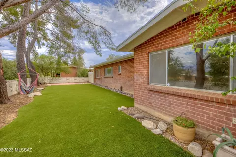6942 E Redbud Rd, Tucson, AZ 85715