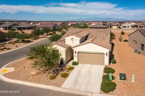 1405 E Basalt Dr, Green Valley, AZ 85614