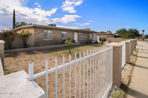2202 E Honeysuckle St, Tucson, AZ 85706 photo 2