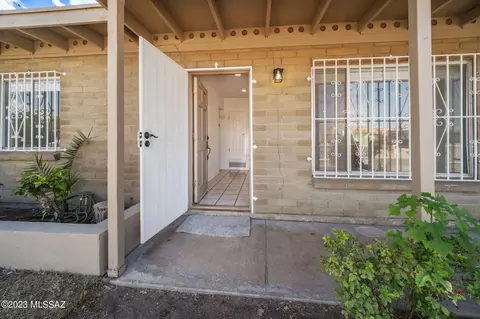 2202 E Honeysuckle St, Tucson, AZ 85706 photo 3