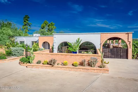 868 W Quail Dr, Green Valley, AZ 85622