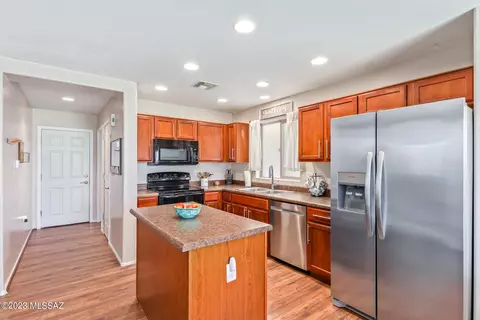 33953 S Bronco Dr, Red Rock, AZ 85145