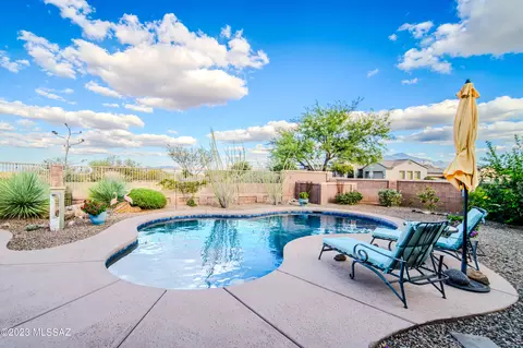 2432 W Bassett Peak Dr, Green Valley, AZ 85622