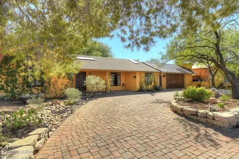 1406 E Hampton St, Tucson, AZ 85719 photo 2