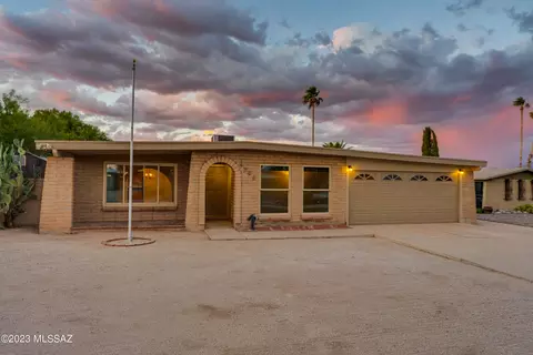 9745 E Colette St, Tucson, AZ 85748