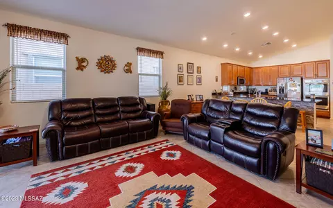 10799 E Franklin Falls Way, Vail, AZ 85641 photo 3