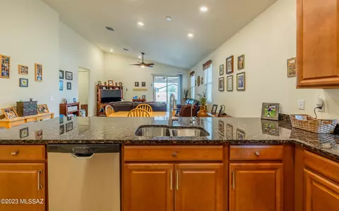 10799 E Franklin Falls Way, Vail, AZ 85641 photo 10