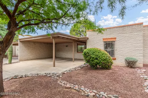8161 E Renaud Ln, Tucson, AZ 85710