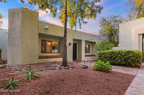 7852 N La Canada Dr, Tucson, AZ 85704