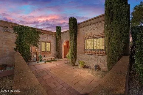 1546 W Calle Hacienda, Green Valley, AZ 85622