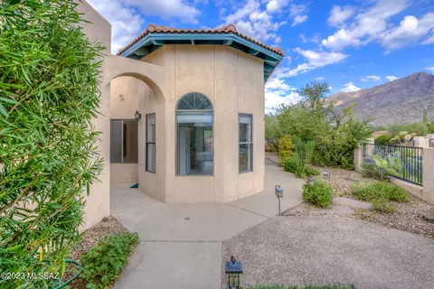 6077 N Tocito Pl, Tucson, AZ 85718