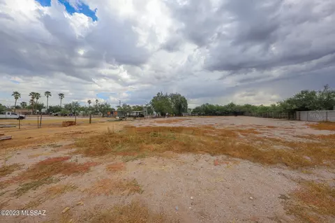 402 E Corona Rd, Tucson, AZ 85756 photo 9
