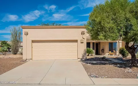 484 W Pecan Valley Dr, Green Valley, AZ 85614