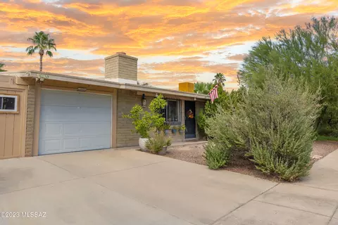 7737 N Nathan Hale Ave, Tucson, AZ 85741