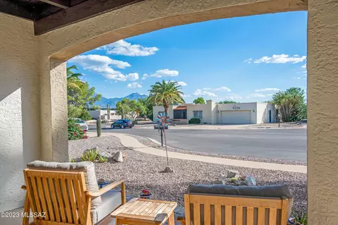 1910 S Abrego Dr, Green Valley, AZ 85614
