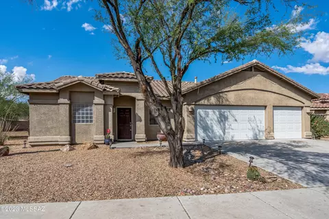 8003 N Higgins Feather Dr, Tucson, AZ 85743