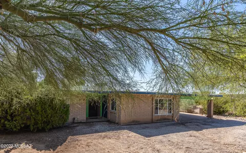 1230 S Normandy Pl, Tucson, AZ 85748