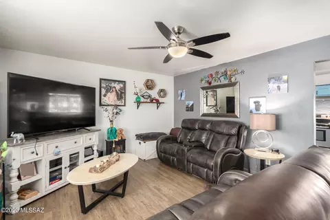 810 S Lehigh Dr, Tucson, AZ 85710