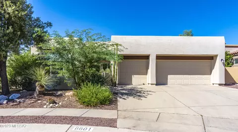 6601 N Shadow Run Dr, Tucson, AZ 85704