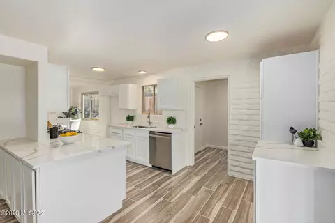 2127 W Window Rock Dr, Tucson, AZ 85745