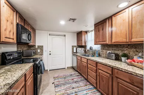 7494 E Deeps Way, Tucson, AZ 85710 photo 10