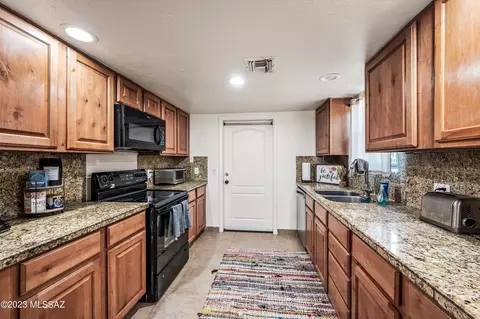 7494 E Deeps Way, Tucson, AZ 85710 photo 8