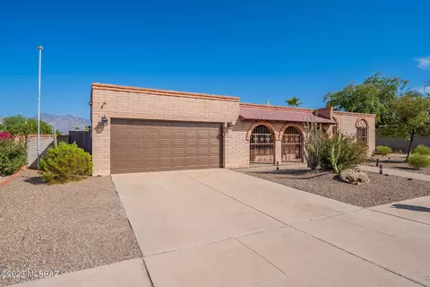 7555 E Hampton Pl, Tucson, AZ 85715 photo 2