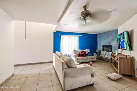 7482 E Deeps Way, Tucson, AZ 85710 photo 5