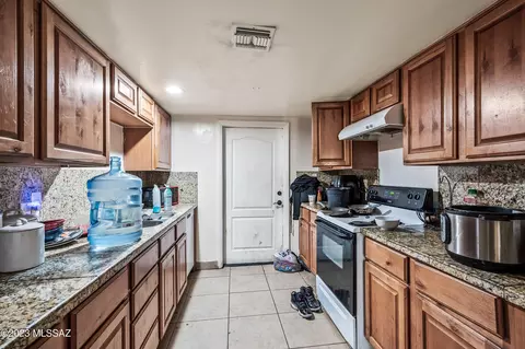 7482 E Deeps Way, Tucson, AZ 85710 photo 6