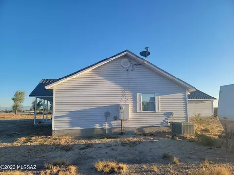 Exterior - 1636 N Circle I Rd, Willcox, AZ 85643 photo 4 of 9