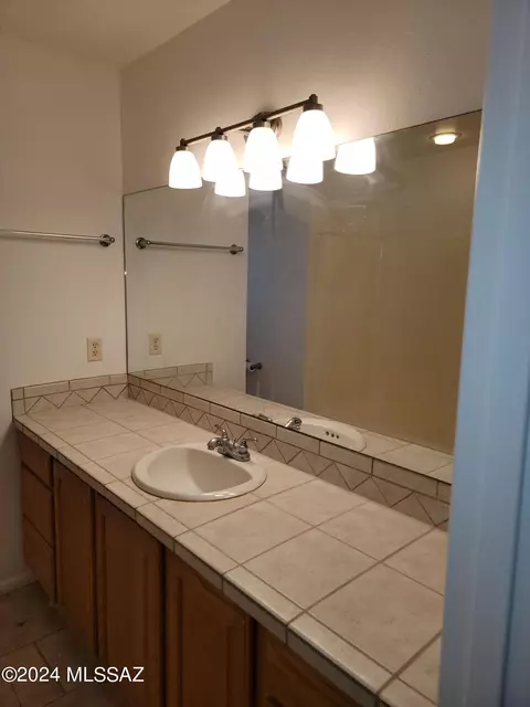 Bath - 1636 N Circle I Rd, Willcox, AZ 85643 photo 1 of 4