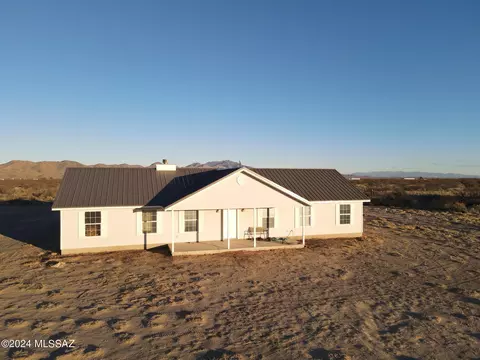 Exterior - 1636 N Circle I Rd, Willcox, AZ 85643 photo 8 of 9