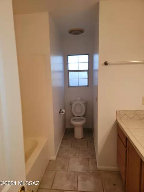 Bath - 1636 N Circle I Rd, Willcox, AZ 85643 photo 2 of 4