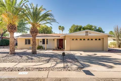 7570 E La Cienega Dr, Tucson, AZ 85715