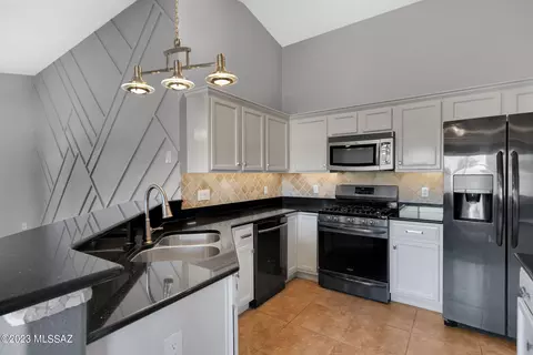 5513 W Guild Springs St, Marana, AZ 85658