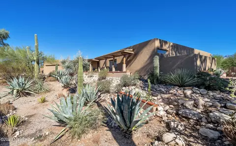 3981 E San Simeon Dr, Tucson, AZ 85718