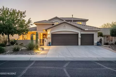 925 N Cowboy Canyon Dr, Green Valley, AZ 85614