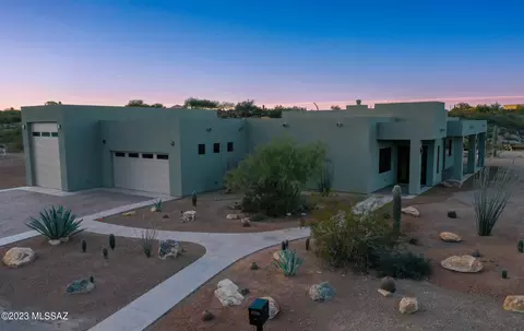 4500 W Placita Roca Chica, Tucson, AZ 85745