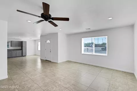 233 E Lester St, Tucson, AZ 85705 photo 5