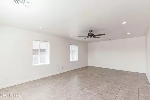 233 E Lester St, Tucson, AZ 85705 photo 7