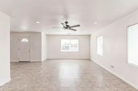 233 E Lester St, Tucson, AZ 85705 photo 2