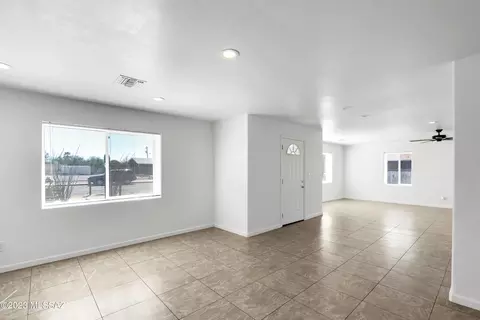 233 E Lester St, Tucson, AZ 85705 photo 3
