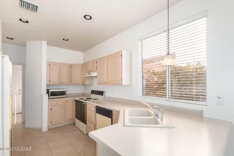 3441 W Desert Bend Loop, Tucson, AZ 85742 photo 13