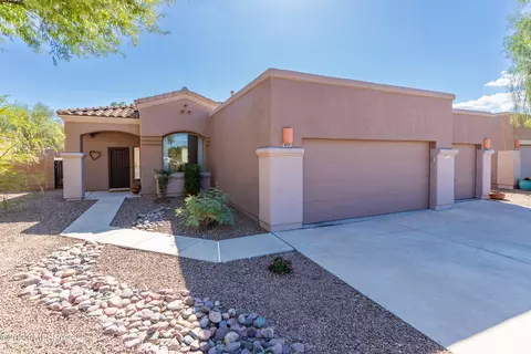 8426 N Sunny Rock Ridge Dr, Tucson, AZ 85743