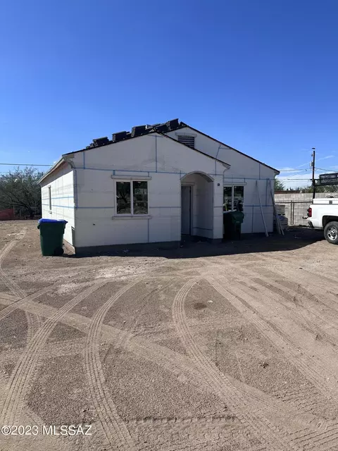 10272 S Rainbow Ln, Tucson, AZ 85756