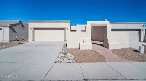 610 W Crenshaw Ln, Green Valley, AZ 85614