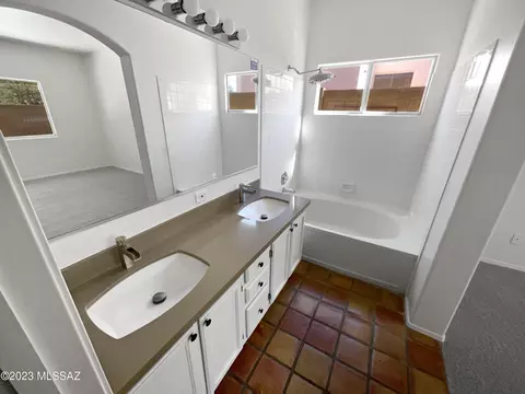 10660 E Migratory Pl, Tucson, AZ 85748 photo 12