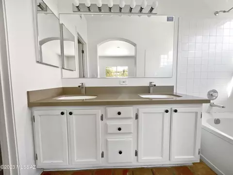 10660 E Migratory Pl, Tucson, AZ 85748 photo 13